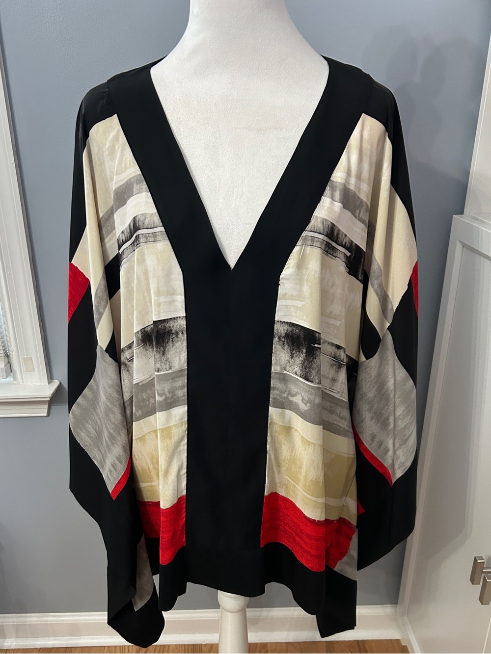 Chico's Women's Poncho Batwing Top S/M Black Cream Abstract Print Boho Artsy